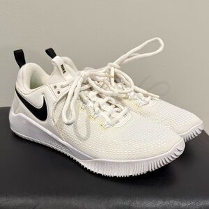 Women’s size 8 Nike Air Zoom HyperAce 2 Volleyball shoes. Great used condition!